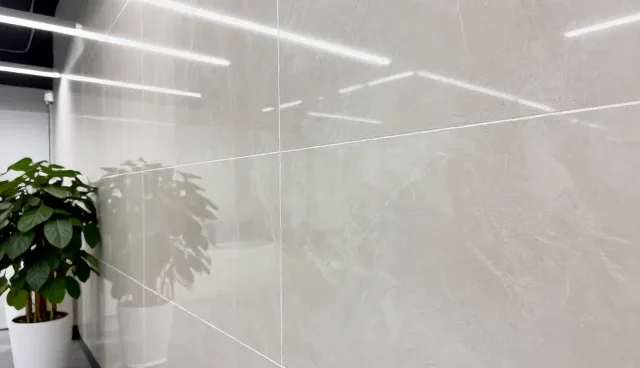 网站建设维护中，自主运维与外包服务的取舍分析